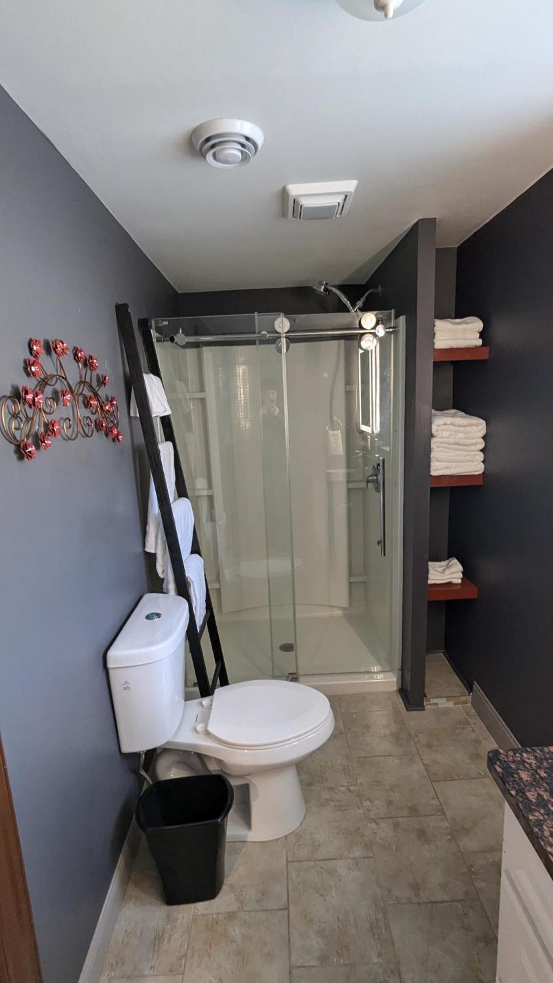 Koreana In Decorah Ngoại thất bức ảnh