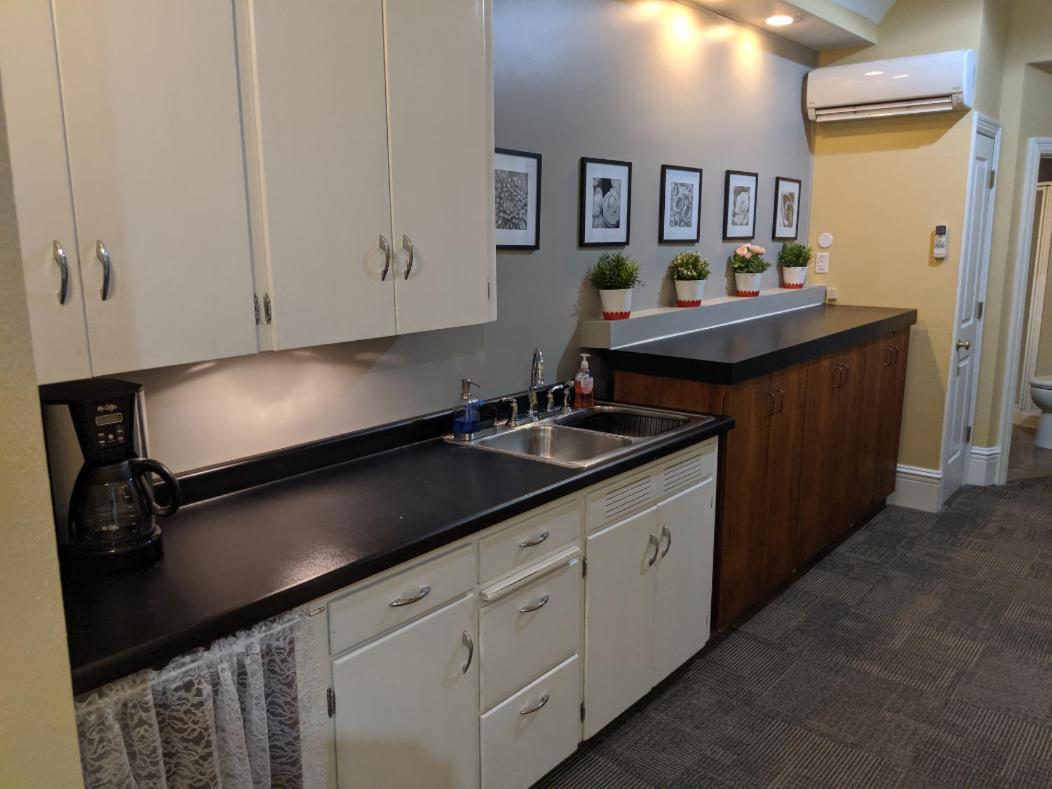 Koreana In Decorah Ngoại thất bức ảnh